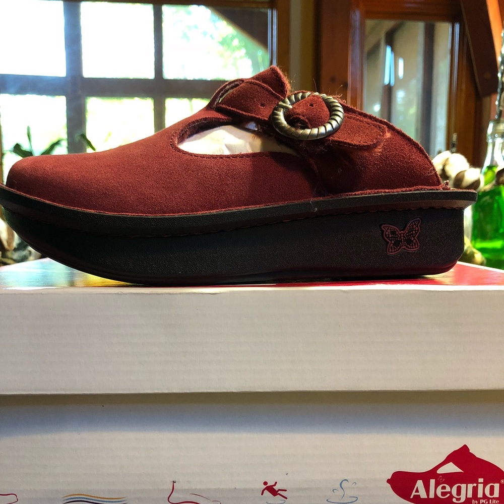 New Algeria Nursing Shoes